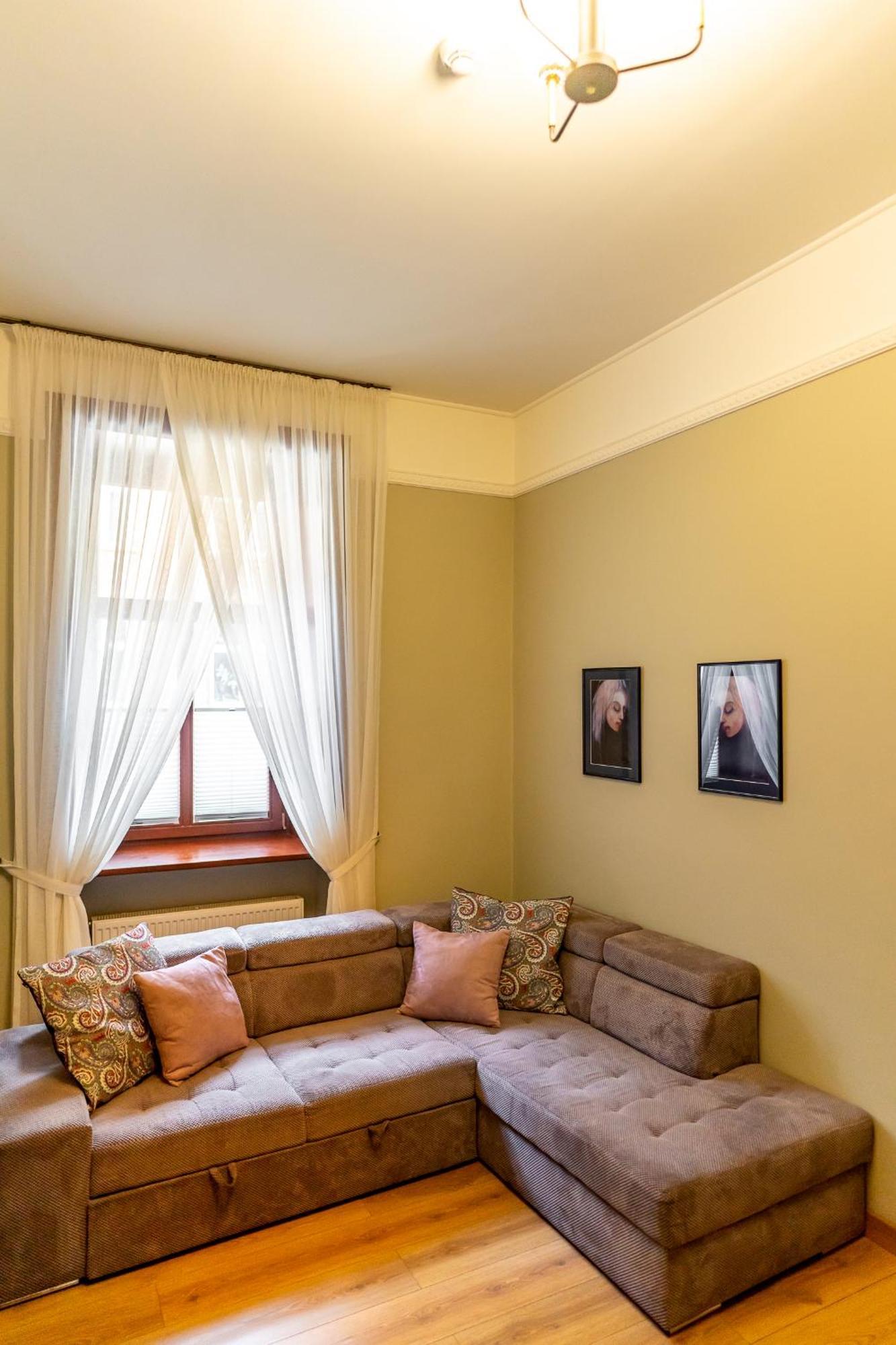 Old Town Ac Apartments Main Raiway Station Krakau Exterior foto